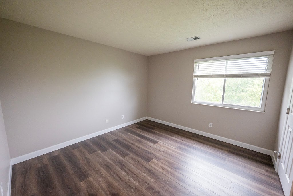 Guest Bedroom - 8892 Eagleview Dr