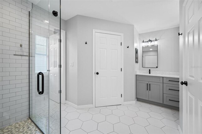 Building Photo - 2808 Southpointe Ln