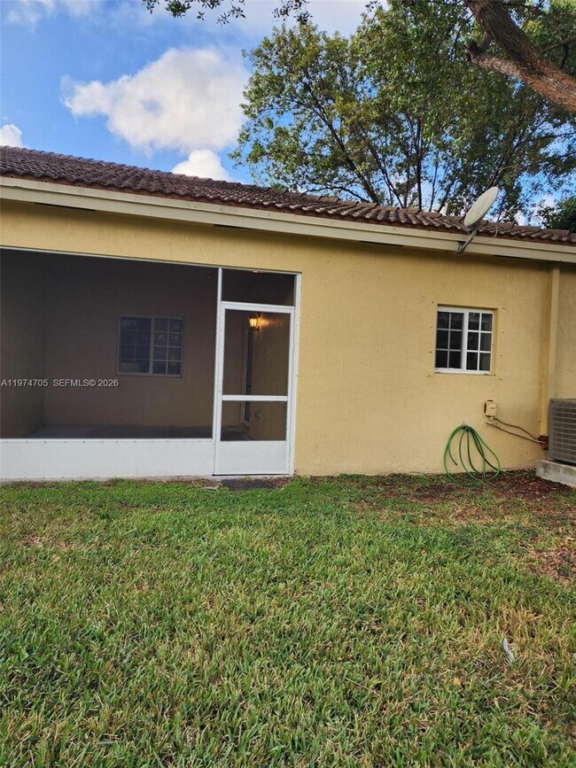 Building Photo - 1231 NE 32nd Ave