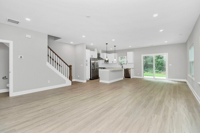 Building Photo - 2730 Catalina Ave