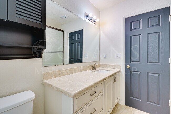 Building Photo - Spacious 4 Bedroom Home with Loft – Prime ...