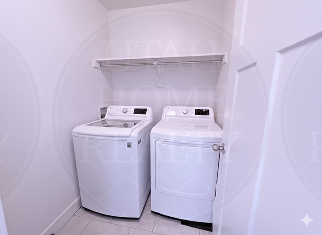 Building Photo - 441 E 260 N