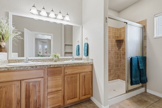 Building Photo - 1285 Claremont Dr