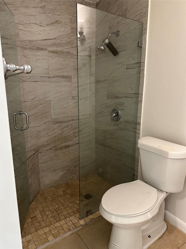 Building Photo - 2819 Plunkett St