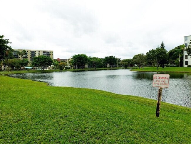 Building Photo - 2108 S Cypress Bend Dr
