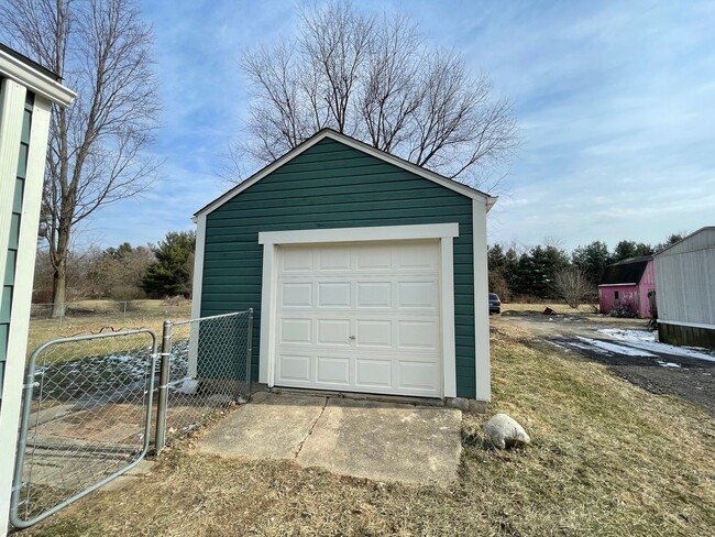 Building Photo - Fully Updated 3 Bedroom Home in PENDLETON ...