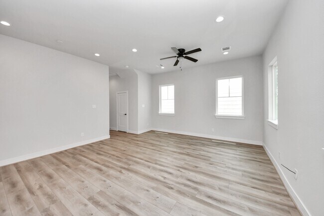 Building Photo - 6523 Tree Branch Dr