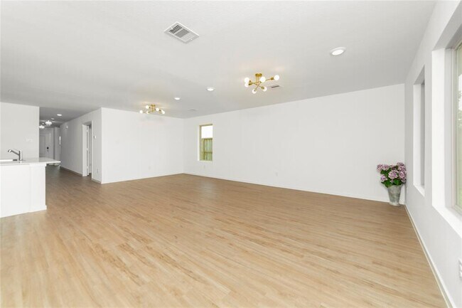 Building Photo - 1626 Red Oak Dr