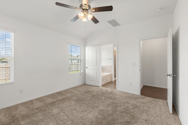 Building Photo - First Month's Rent FREE!