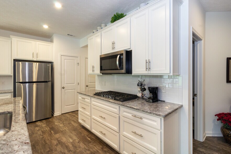 Building Photo - 27661 Serviceberry Ct