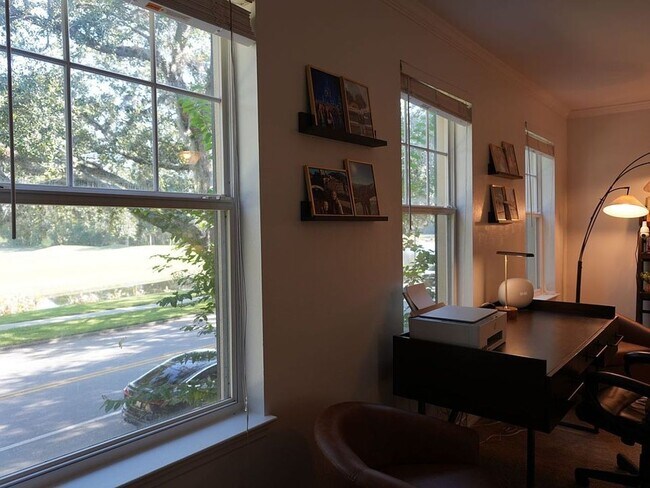 Building Photo - 1004 Waterside Dr