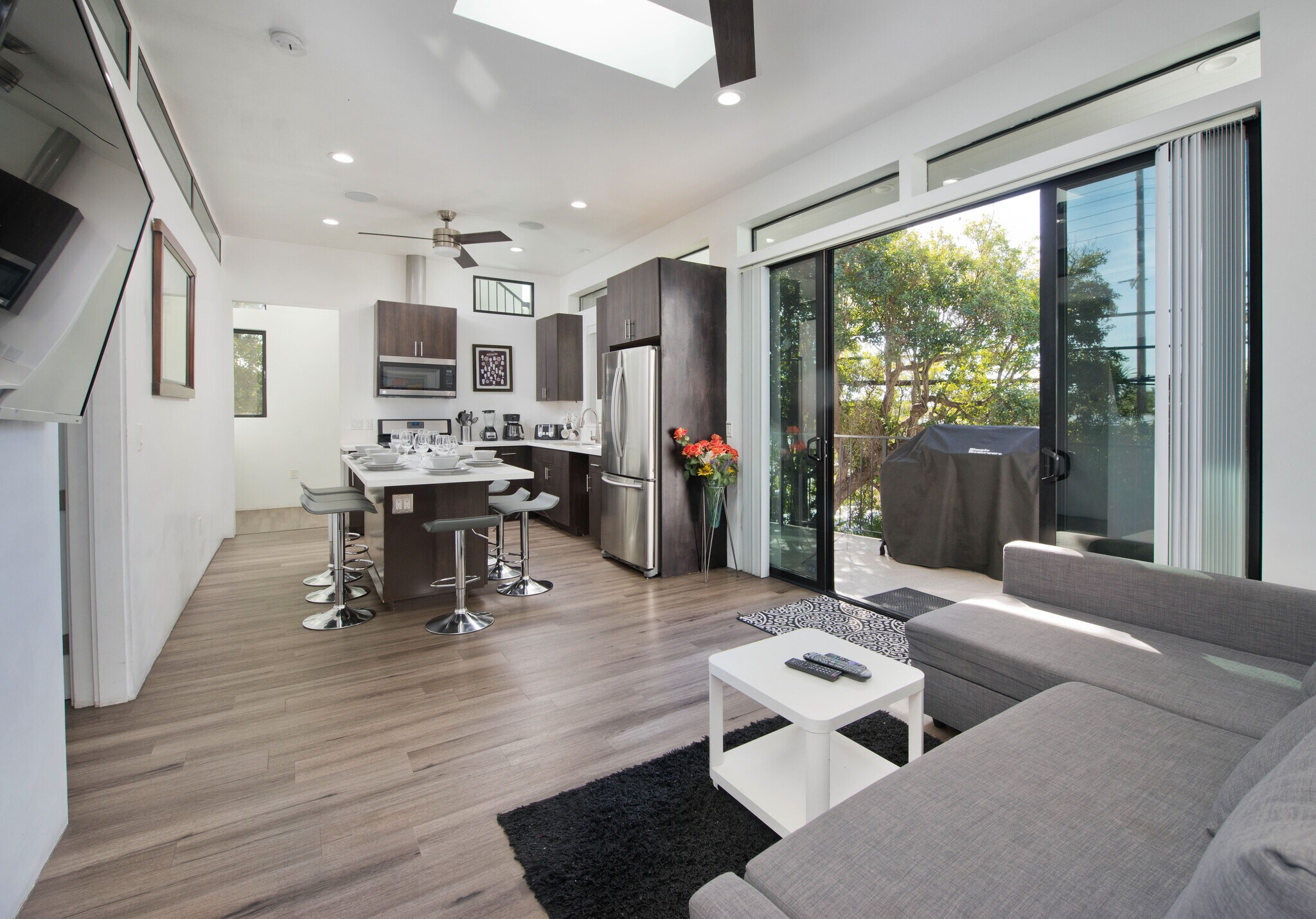 Kitchen - 809 Warren Ave