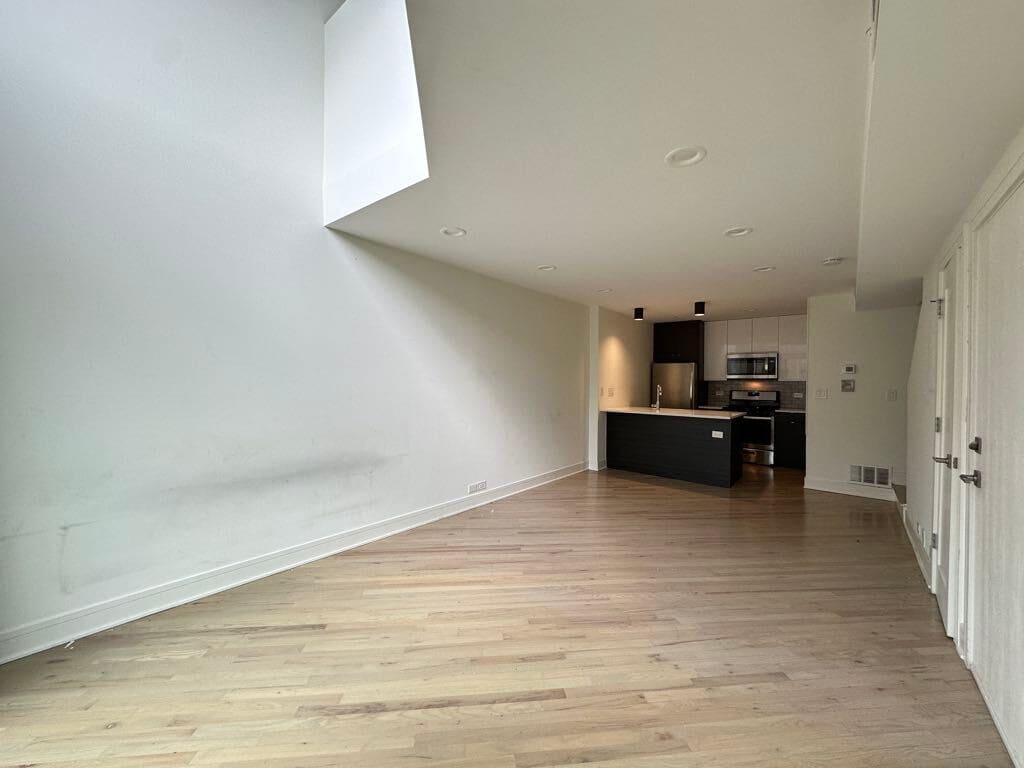 Building Photo - 843 W Grace St