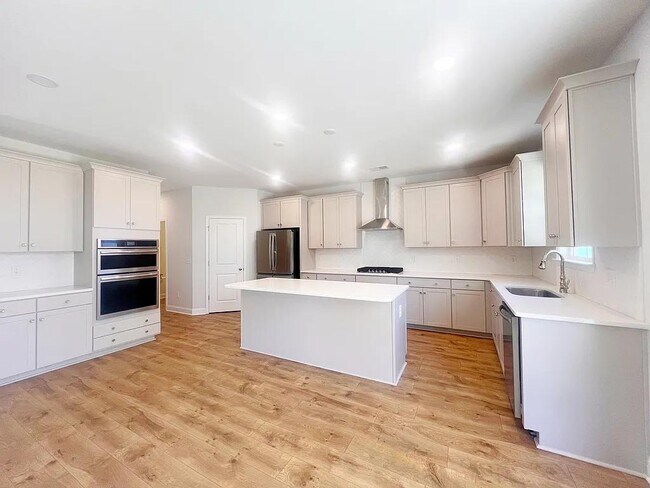 Building Photo - 1105 Cortland Vly