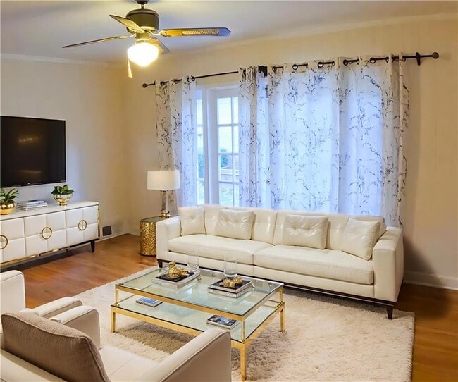 Building Photo - 998 Ferncliff Rd NE