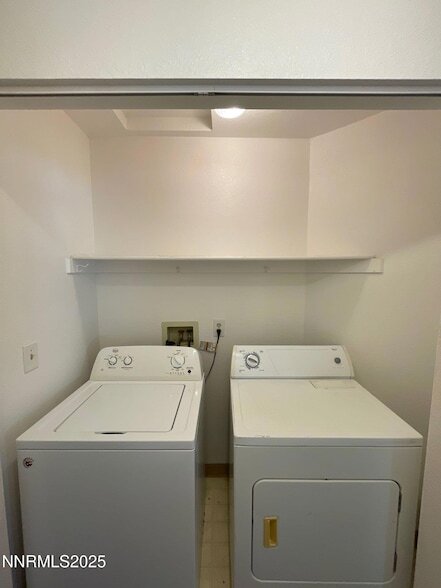 Building Photo - 1785 Shadow Park Dr