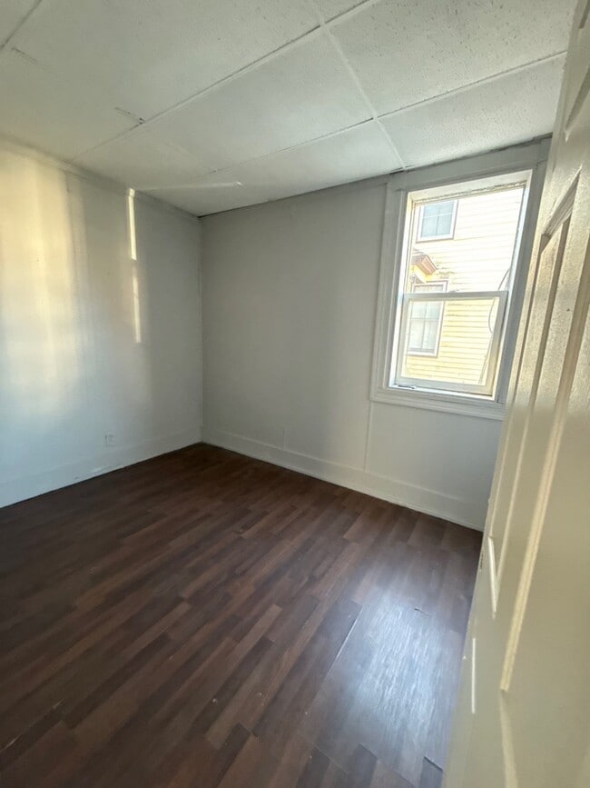 Building Photo - 1121 St Vincent St