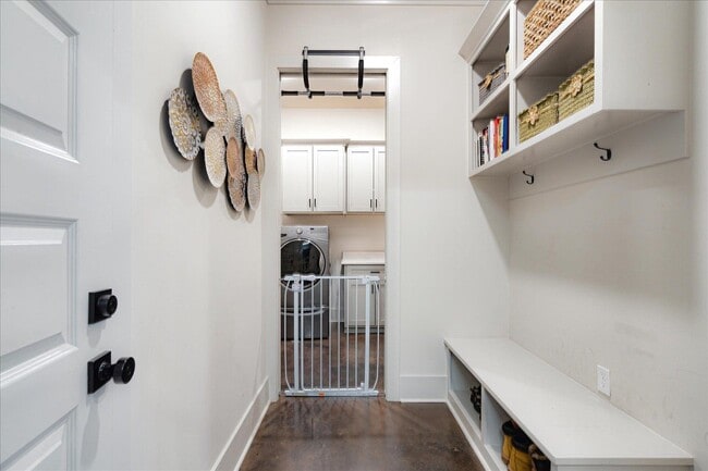 Building Photo - 2020 Elzey Ave