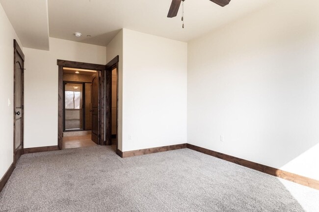 Building Photo - Unfurnished Condo in Black Rock Ridge