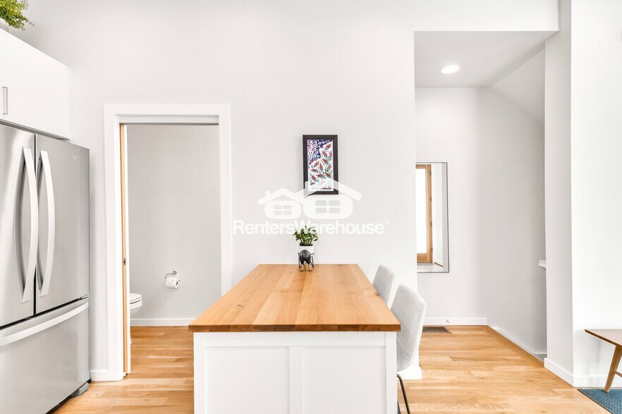 Building Photo - 864 Cimarron Dr