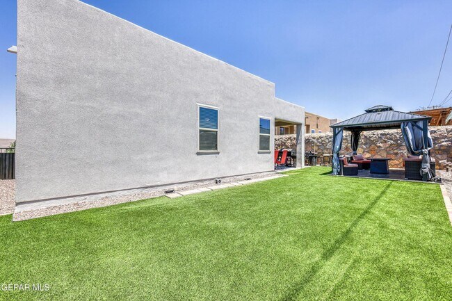 Building Photo - 12844 Haxby St