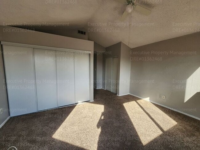 Building Photo - Charming 3 bedrooms/ 2.5 bathroom home.