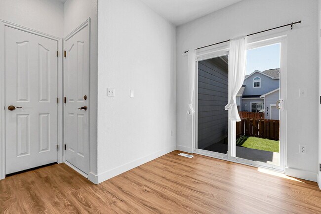 Building Photo - $2,640.95- 3 Bed, 3 Bath Townhome in Aurora with Central AC, In Unit Laundry and Patio Space!