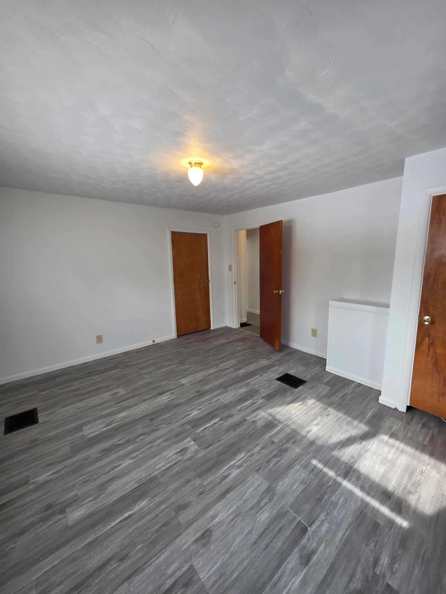 Building Photo - 825 Garfield Ave