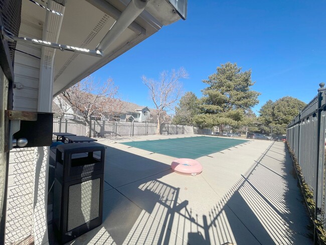 Building Photo - 1 bedroom condo w/ patio. Outdoor pool!