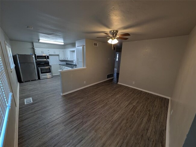 Building Photo - 1614 Iowa St