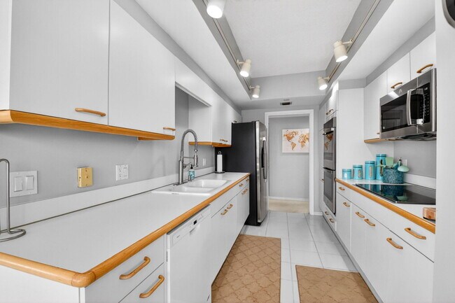 Building Photo - 4100 N Ocean Dr