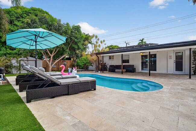 Building Photo - 5760 NE 18th Ave