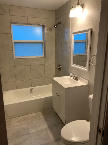 Building Photo - 1805 S Franklin St