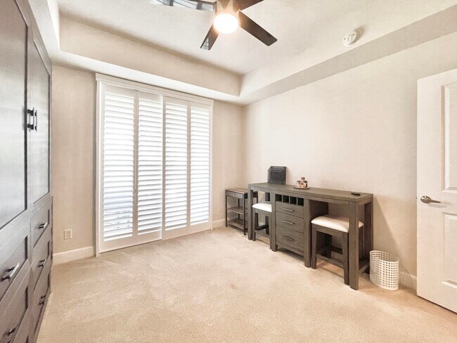 Building Photo - 1044 Bay Colony Dr S
