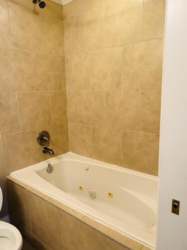Building Photo - 3913 Overbrook Drive - 3C