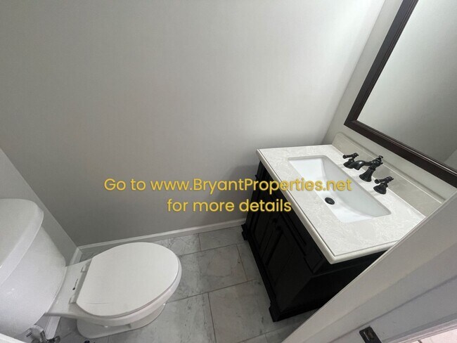 Building Photo - Hendersonville - 2 Bedroom Condo