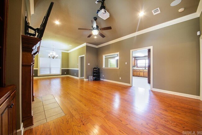 Building Photo - 19 Tradewinds Dr