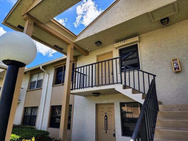 Building Photo - 3171 SE Aster Ln