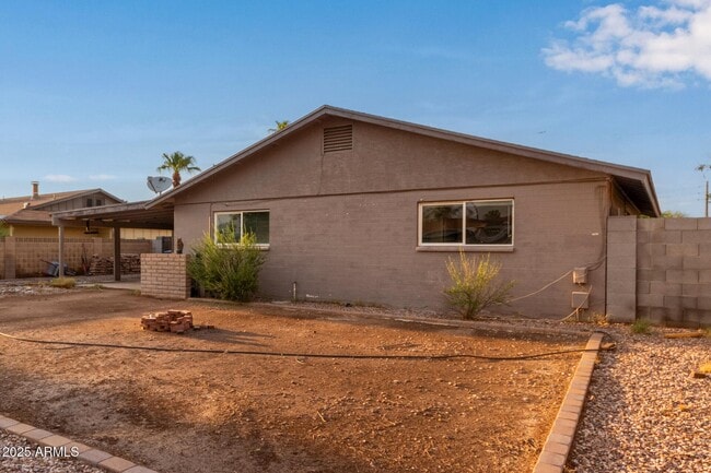 Building Photo - 2179 E Palmcroft Dr