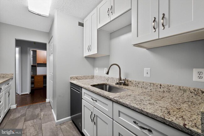 Building Photo - 200 N Pickett St