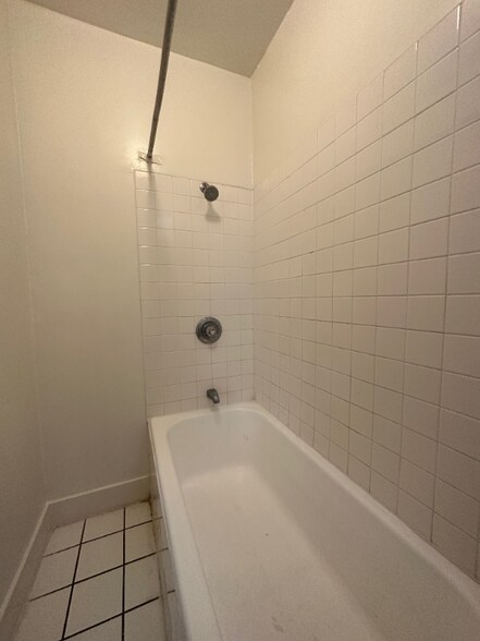 Building Photo - 1825 Ivar Ave