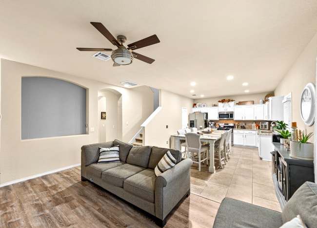 Building Photo - 503 Fort Pena