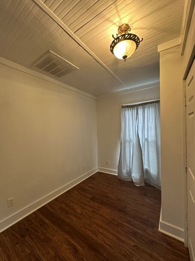 Building Photo - Historic 3 Bed 2 Bath Home in Downtown Was...