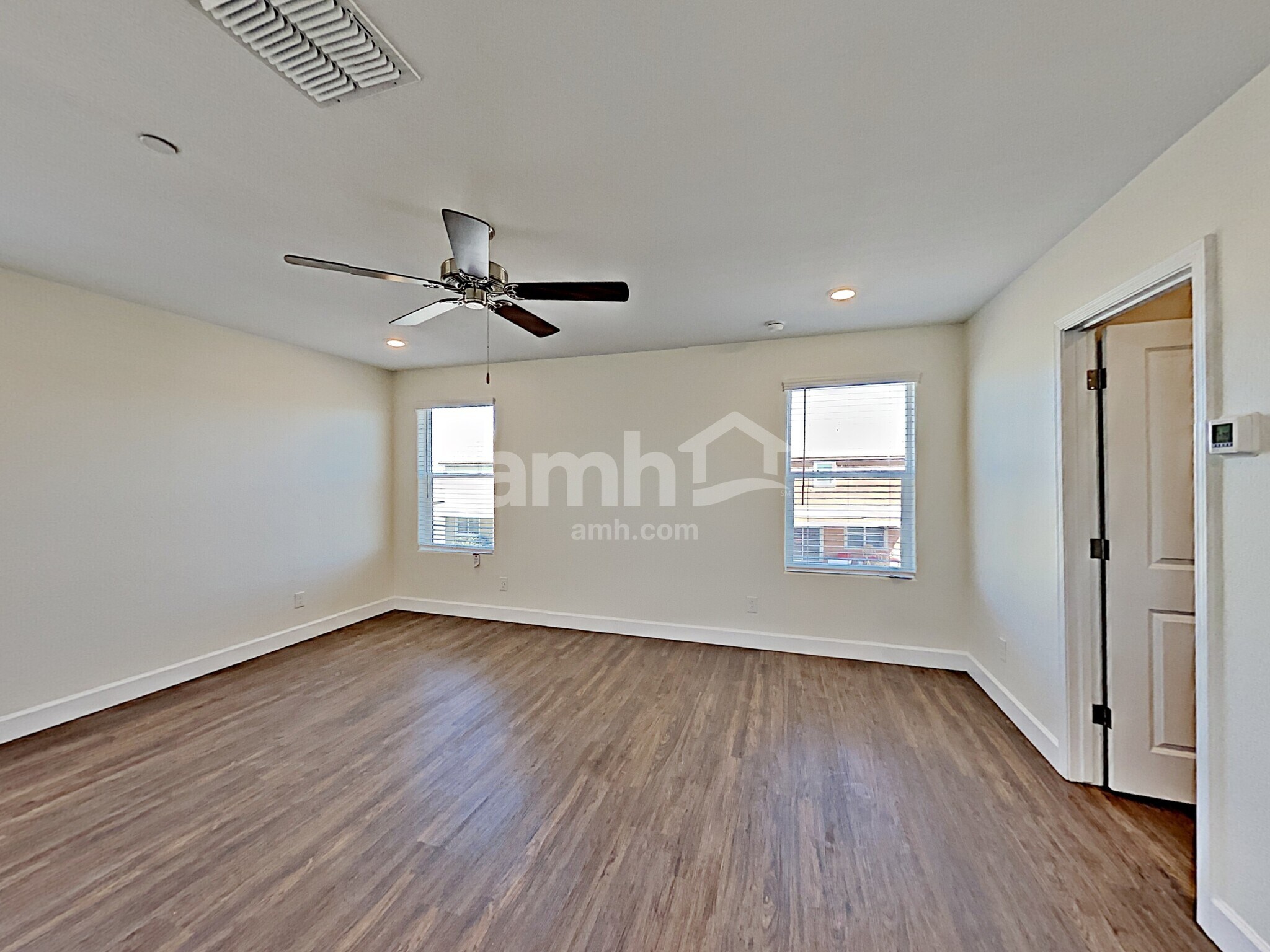 Building Photo - 5938 W Columbine Dr