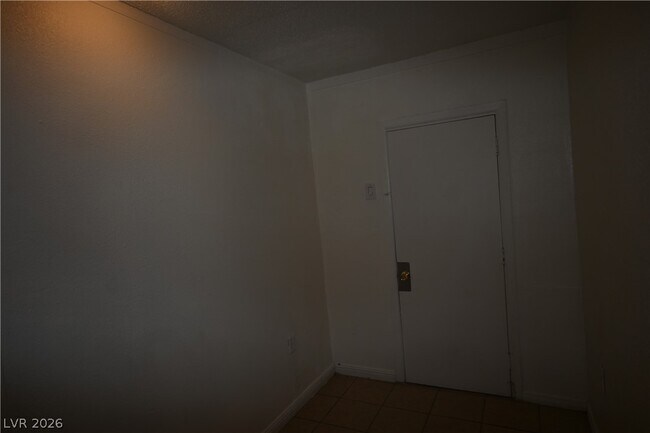 Building Photo - 1007 C St