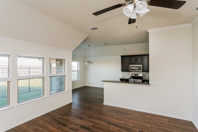 Building Photo - 605 Long Prairie Dr