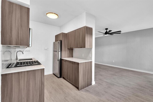 Building Photo - 9200 E Bay Harbor Dr