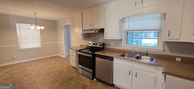 Building Photo - 422 Windsor Dr