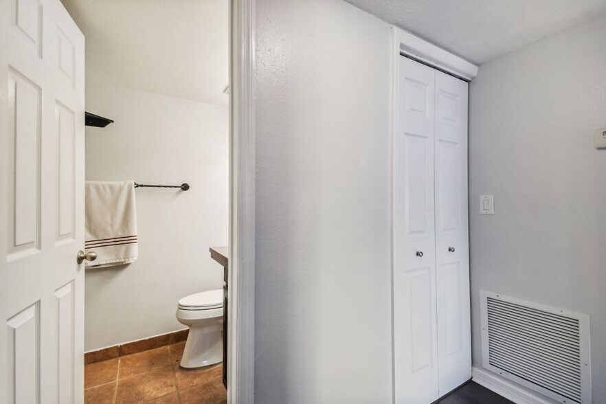 Building Photo - 5558 Baywater Dr