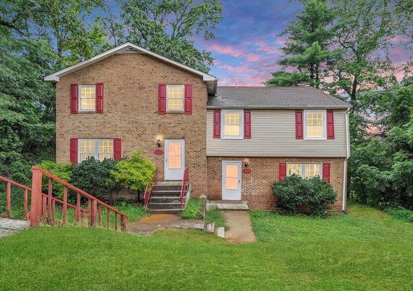 Primary Photo - 1704 Elbert Dr